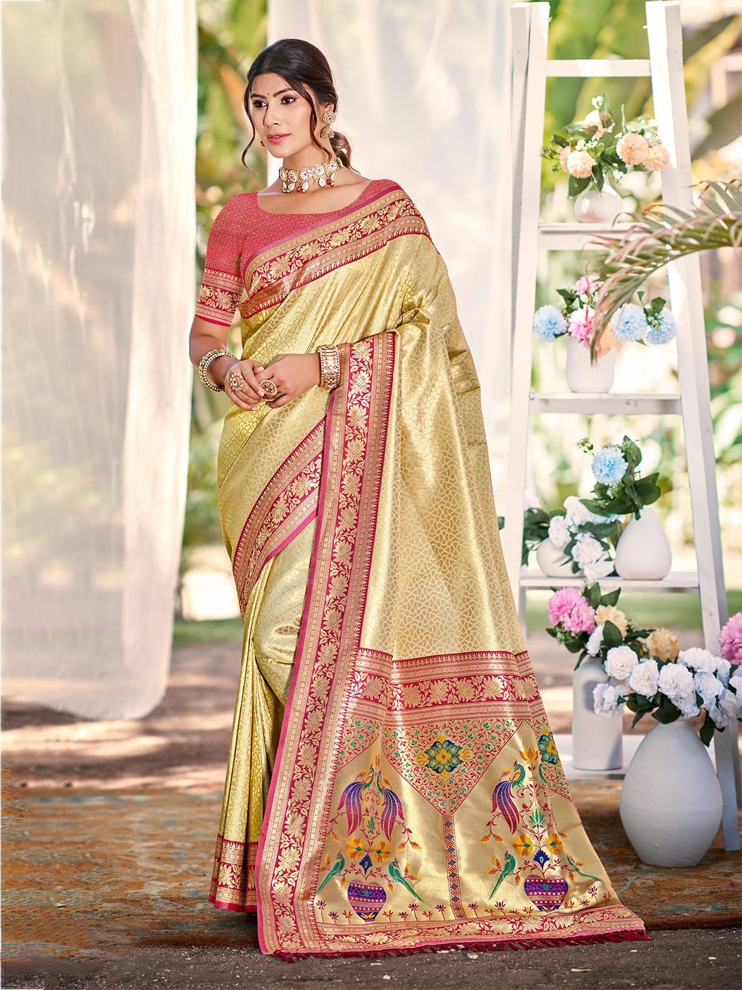 Golden Kanjivaram Silk Weaving Saree
