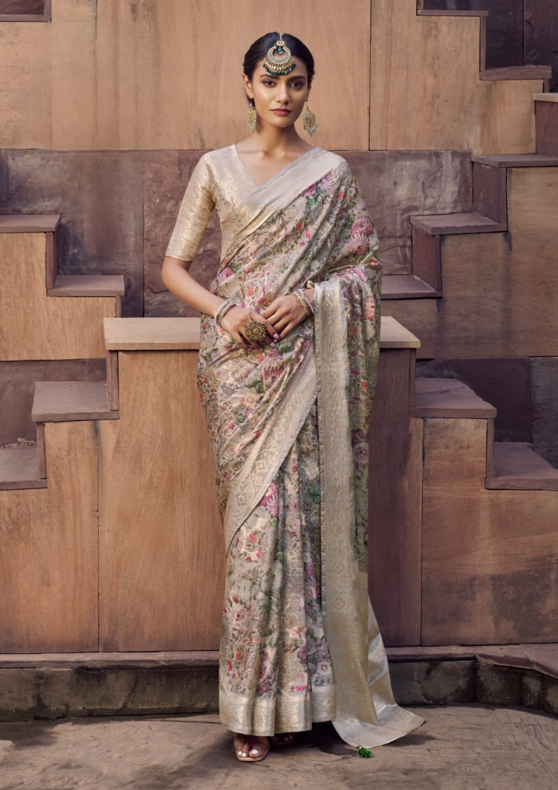 Off White Can Crepe Crush Jacquard Weaving Border Saree