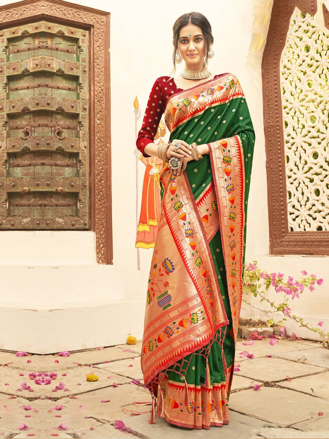 Green Paithani Silk Zari Weaving Contrast Border Saree